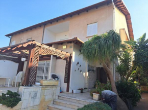 Damesek Eliezer House